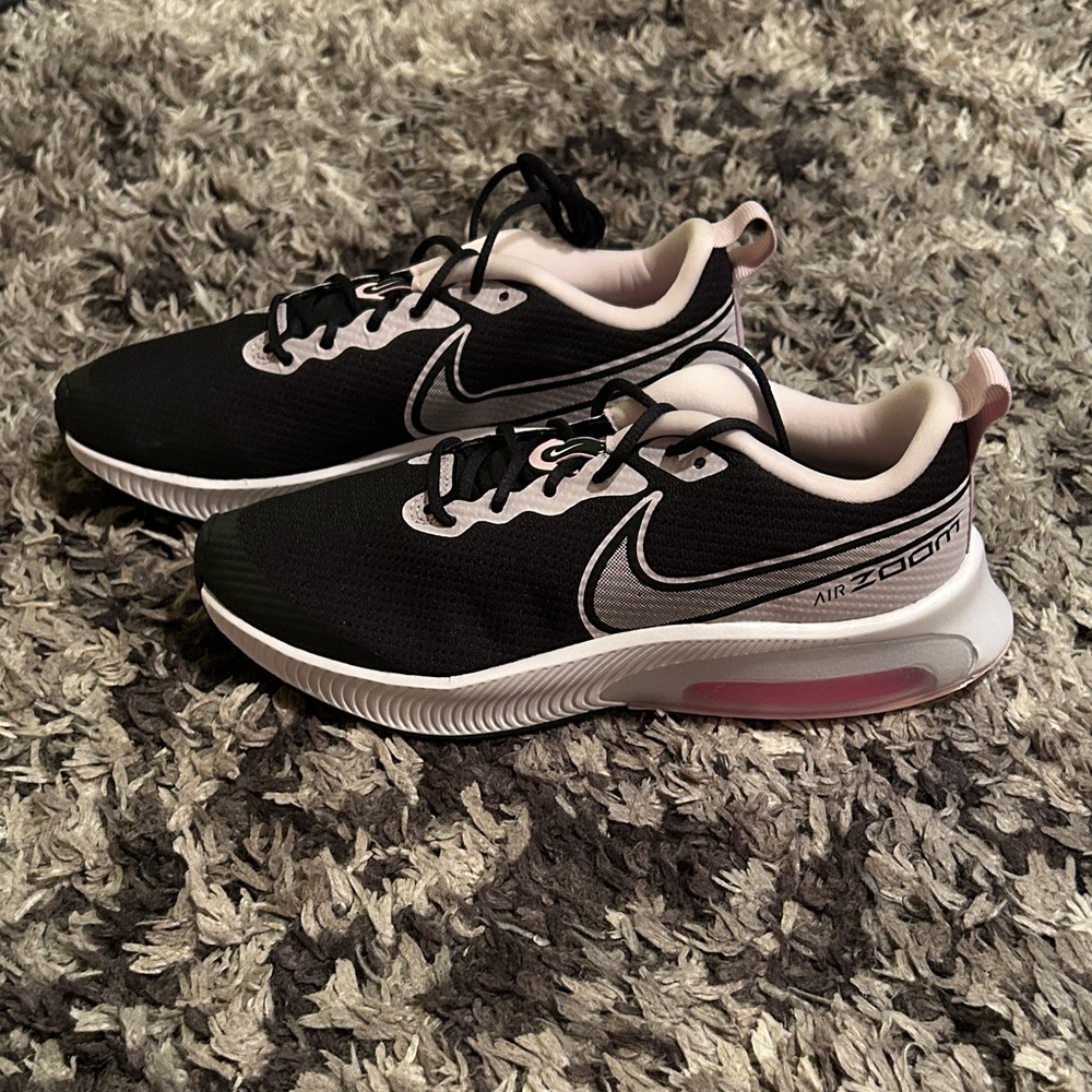 NIB Nike Air Zoom Black and Pink Sneakers, 4.5